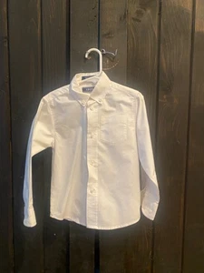 Izod Boys Long Sleeve White Oxford Button Up Shirt Size 5 Regular - Picture 1 of 7