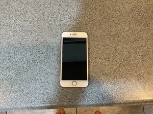 iPhone 7 Rose 32 GB - Photo 1 sur 3