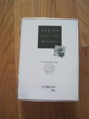 Kit de cuidado y mantenimiento de encimeras Dupont Corian para superficies mate Foto 1 de 4