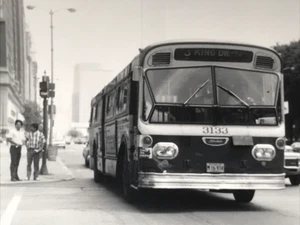 1970s Chicago Transit Authority CTA #3133 Bus King Drive B&W Photograph Illinois - Picture 1 of 3