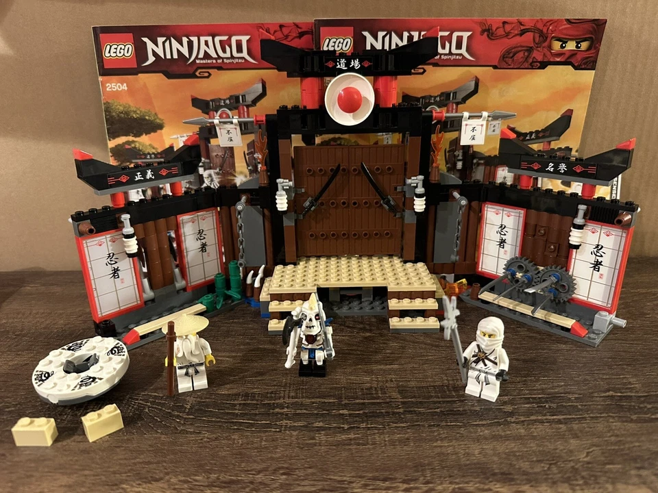 LEGO NINJAGO: Spinjitzu Dojo (2504) Peças 100% Completas, Caixa, Instruções - Imagem 1 de 4