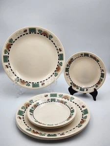 Corelle Sunblossom 4 Dinner 10 1/4" & 4 Bread Dessert Plates 6 3/4" Bees Flowers - Picture 1 of 10