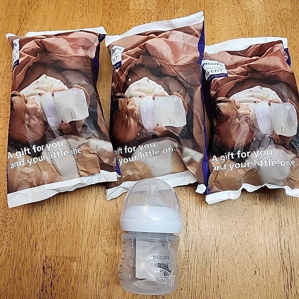 4 Baby Bottles Philips AVENT Natural with Natural Response Nipple Clear 4oz - Image 1 of 4