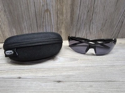 Gafas de sol para hombre TIFOSI OPTICS LOGIC envolventes negras  Foto 1 de 4