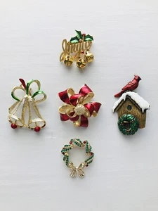 5 Vintage Weihnachtsbroschen: Roman Co, Gerry’s, Kardinal, Kranz, Jingle Bells - Bild 1 von 5