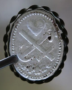 "Colgante de broche de vidrio antiguo de colección ""FAITH HOPE LOVE""" - Imagen 1 de 5