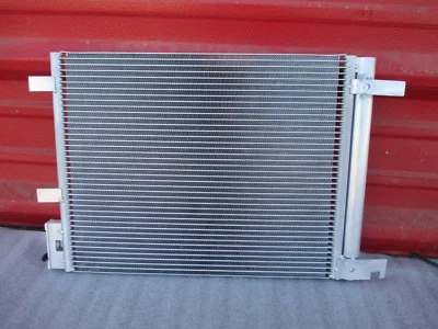 Chevrolet Chevy HHR 2006-2011 condensador de aire acondicionado 06 07 08 09 10 11 Foto 1 de 4