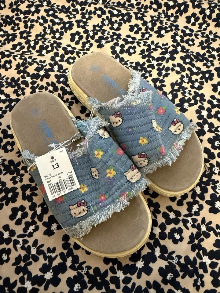 Zapatillas Hello Kitty stock muerto Foto 1 de 3