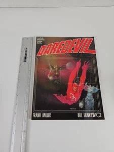 1986 MARVEL Comics MARVEL GRAPHIC NOVEL #24 DAREDEVIL - Frank Miller - - Picture 1 of 10