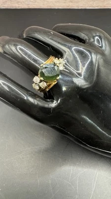 Anillo vintage de oro de diamantes y zafiros verdes de 10k. talla 6 Foto 1 de 4