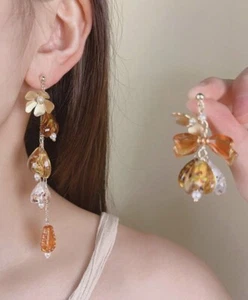 Chico’s Flower Earrings Chain Cascade Amber Asymmetric Pearl Bow Tie Gold - Picture 1 of 10