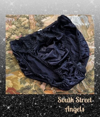 ВИНТАЖНЫЙ VICTORIA'S SECRET ~ ЧЕРНЫЙ ~ АТЛАС И КРУЖЕВА HI-CUT КОРОТКИЕ ТРУСИКИ ~ МАЛЕНЬКИЙ - Изображение 1 из 4