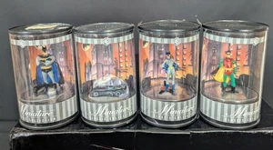 Set di quattro miniature Warner Bros Batman, Robin, Bat girl, pipistrello mobile - Foto 1 di 5