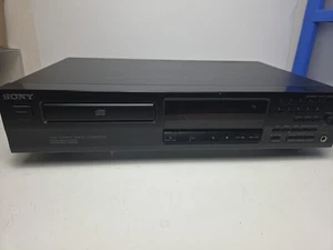 SONY CDP - 261 HIGH DENSITY LINEAR CONVERTER OPTICAL DIGITAL OUTPUT DISC PLAYER - Picture 1 of 6