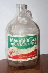 ETICHETTA CARTA SCIROPPO FONTANA SODA RUGIADA DI MONTAGNA 1 GALLONE BROCCA VETRO TRASPARENTE HILLBILLY - Foto 1 di 2