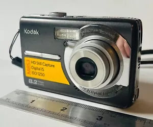 Kodak EasyShare M853 8.2MP Digital Compact Camera. - Picture 1 of 3