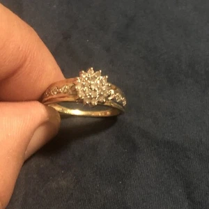 10K YELLOW GOLD DIAMOND LADIES .20 point cluster RING Needs repair seeallphotos - Picture 1 of 15