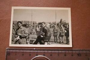 gran foto antigua - motos clásicas - piloto de carreras ??? ¿Chaqueta de cuero? lugar? - Imagen 1 de 5