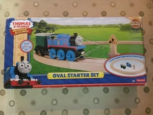 Nuevo juego de inicio ovalado de ferrocarril de madera Thomas and Friends de Learning Curve - Imagen 1 de 5