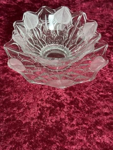 2 Stück Crysyal Glas Wildblumenmuster Servierset mit Jakobsmuschelrand. - Bild 1 von 17