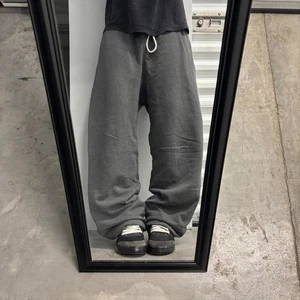 Vintage Y2K/2000s Baggy Grey Skater Essential Sweatpants! Fits M - Picture 1 of 6
