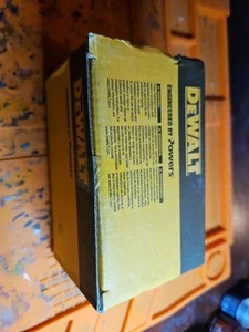 DEWALT Hangermate + Hormigón PFM2211100 1-5/8'' 1/4'' 3/8'' Caja de 25 Sellada - Imagen 1 de 3