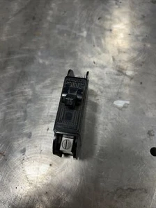 Heinemann Magnette 15 Amp 15A 120VAC 120/240VAC 2W 1P Circuit Breaker - Picture 1 of 4