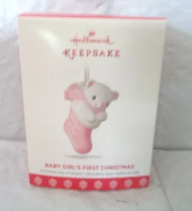 2017 Hallmark Andenken - Baby Mädchen erster Weihnachtsschmuck - Bild 1 von 1