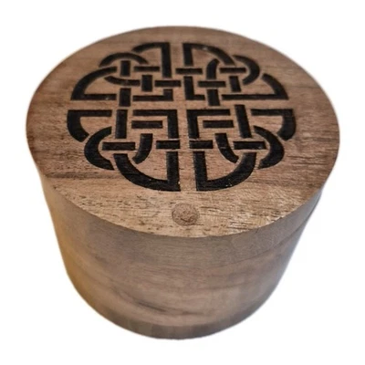 Caja de especias de madera de acacia con tapa giratoria nudo celta  Foto 1 de 4