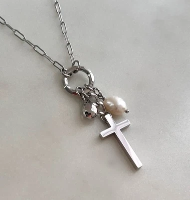 Collar Cruz Plata, Collar Perlas Agua Dulce, Multi Dijes, Joyería Religiosa Foto 1 de 4