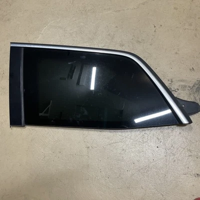 Mercedes GL450 2013-2019 cuarto trasero conductor izquierdo ventana de cristal con moldura OEM Foto 1 de 4