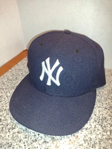 Auténtico sombrero ajustado 59FIFTY de los Yankees de Nueva York. New Era. Azul marino talla 7"-7/8 - Imagen 1 de 6
