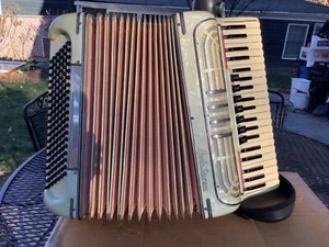 Paolo Soprani Accordion made in Castelfidardo Italy - Picture 1 of 12