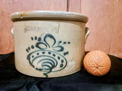 Vasija para pasteles decorada de 6 cuartos de galón de gres NY  Foto 1 de 4