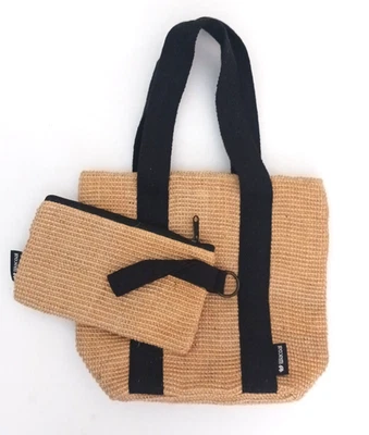 NUEVO Bolso de Mano Wacoal Tejido Natural Yute Pequeño Clip en Muñequera Bolso Correas Negras Foto 1 de 4