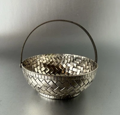 Cesta pequeña tejida enchapada en plata Raimond con asa vintage pesada Foto 1 de 4