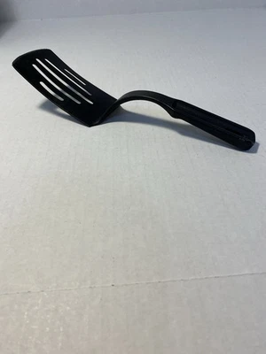 Pampered Chef 9" Small Black Nylon Plastic Slotted Spatula Turner #2340 - Image 1 of 4