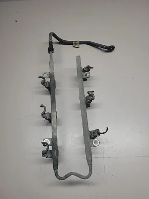 96-00 Chrysler Sebring 2.5L 6cyl Fuel Rail w/Injectors — 第 1/4 张图片