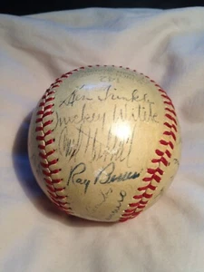 1943 New York Giants team signed baseball - Picture 1 of 8
