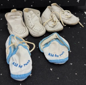 Vintage 3 vecchie scarpe bambino 2-pelle bianca 1-panno taglia 1-3 anni 60 - Foto 1 di 5