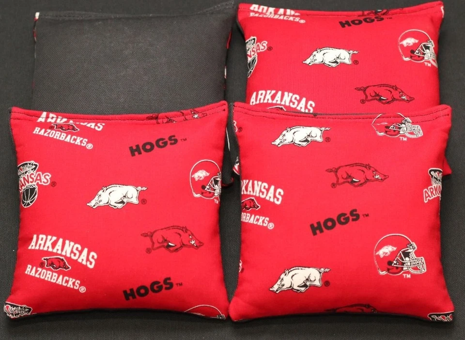 4 CORNHOLE BEANBAGS made w University of ARKANSAS RAZORBACKS Fabric Foto 1 de 1