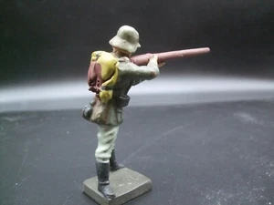Lineol Soldado de pie, disparando correctamente, con placas de encendido Tornister - Imagen 1 de 5