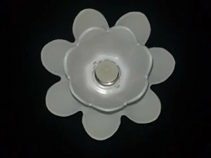 Schwebende Blume mit Votivkerze / weiß - Bild 1 von 4
