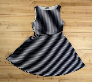 Neiman Marcus Women's Black and White Sleeveless Round Neck Dress Size Small - Picture 1 of 7