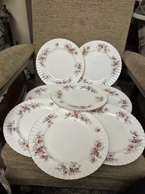 Set of eight Royal Albert “Lavender Rose” Bone China England Dinner Plate  … - Image 1 of 4