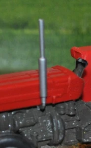 1/32 BRITAINS MASSEY MF 135 SILVER PLASTIC MOULDED EXHAUST, SUIT CONVERSION - Picture 1 of 3