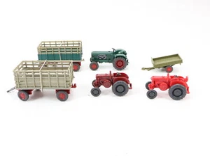 E1841 Wiking H0 3x modellino auto veicolo agricolo trattore + 3x rimorchio 1:87 - Foto 1 di 3