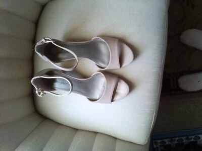 连衣裙凉鞋 — 第 1/4 张图片