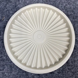 Tupperware Country Almond Servalier Lid 810 - 5 3/4” Tan Seal Only - Picture 1 of 3