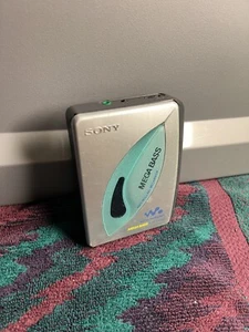 Sony WM-EX190 Walkman Mega Bass Silver Personal Cassette Player & Clip AS IS - Picture 1 of 4